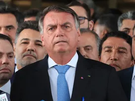 Imagem ilustrativa da imagem Bolsonaro passa mal e vai de helicóptero para hospital