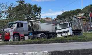 Imagem ilustrativa da imagem Caminhão enguiçado causa congestionamento na RJ-104