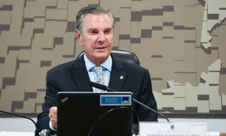 Imagem ilustrativa da imagem Com tornozeleira, Collor vai cumprir pena em casa
