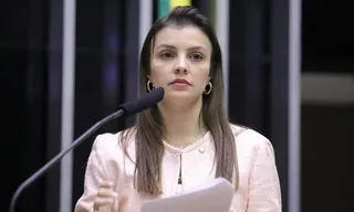 Imagem ilustrativa da imagem Deputada federal acusa marido de agressões e traição: 'Dor'