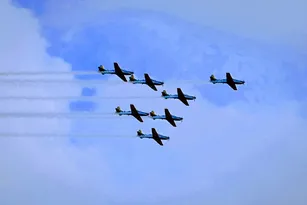 Imagem ilustrativa da imagem Esquadrilha da Fumaça dá show no céu de Itaboraí