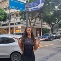 Imagem ilustrativa da imagem Ex-BBB Aline Patriarca passeia por praia de Niterói; vídeo