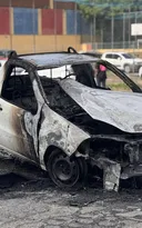 Imagem ilustrativa da imagem Fogo toma carro e motorista escapa ileso em São Gonçalo: 'Nasci de novo'