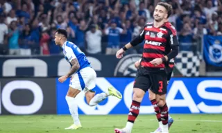 Imagem ilustrativa da imagem Gabigol decide no fim e Cruzeiro bate o Fla no Mineirão