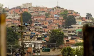 Imagem ilustrativa da imagem Mãe e filho de 17 anos são baleados dentro de casa na Zona Norte