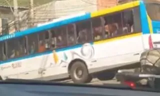 Imagem ilustrativa da imagem Mais ônibus sequestrados e usados como barricadas no Rio