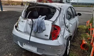 Imagem ilustrativa da imagem Motorista vai ajudar vítima de capotamento e acaba roubado por ele