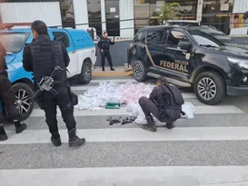 Imagem ilustrativa da imagem Mulher é presa com 80 kg de drogas na Região dos Lagos