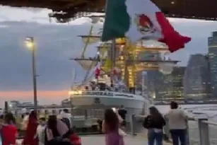 Imagem ilustrativa da imagem Navio bate em famosa ponte de Nova York e deixa 2 mortos; vídeo