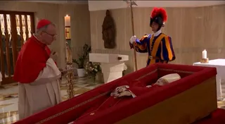 Imagem ilustrativa da imagem Papa Francisco deu adeus com a mão e não sofreu ao morrer