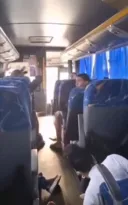 Imagem ilustrativa da imagem Passageiro filma assalto a ônibus no Rio; vídeo