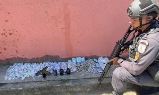 Imagem ilustrativa da imagem Quatro presos com arma e drogas durante operação em Maricá