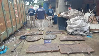 Imagem ilustrativa da imagem Tampas de bueiros são achadas em ferro-velho no Rio