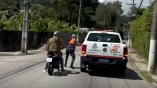 Imagem ilustrativa da imagem Viatura da Defesa Civil é furtada e funcionário pega carona para perseguir