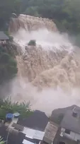 Imagem ilustrativa da imagem Vídeo mostra força da água durante temporal em Petrópolis