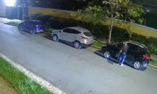 Imagem ilustrativa da imagem Vídeo registra momento de sequestro de mulher em área nobre