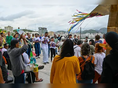 Desfiles tiveram início na sexta-feira (21)