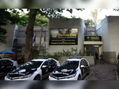 Carro foi atingido por vários disparos