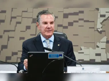Imagem ilustrativa da imagem Com tornozeleira, Collor vai cumprir pena em casa