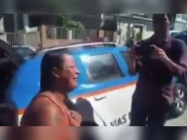 Imagem ilustrativa da imagem 'É o presente de Dia das Mães?': mulher se desespera ao ver o filho preso