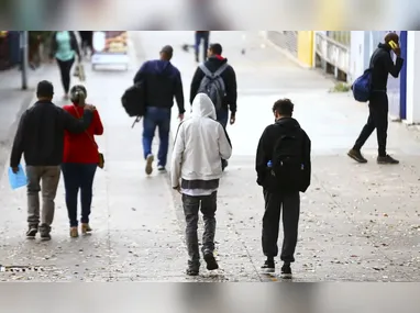 Loja de calçado é interditada durante operação