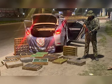 O carro da vítima foi atingido por pelo menos 10 disparos