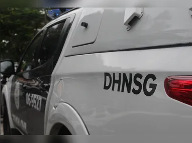 Motorista e ajudante foram conduzidos à delegacia, onde prestaram depoimento e foram liberados