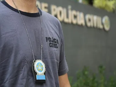 Crime foi flagrado por funcionários de supermercado