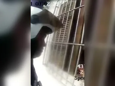 Carro foi atingido por vários disparos