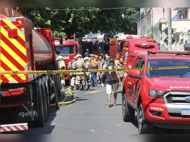 Imagem ilustrativa da imagem Testemunhas relatam momentos de pânico em incêndio na fábrica do Carnaval