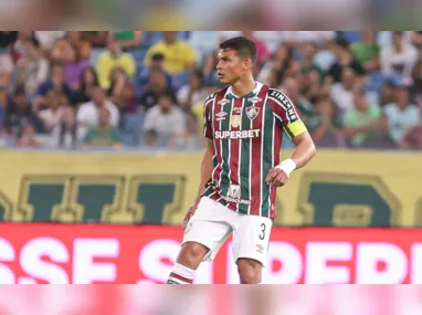 Alex Telles comemora após abrir o placar para o Botafogo em cobrança de pênalti no Nilton Santos