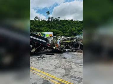 Cenário após o acidente era de destruição