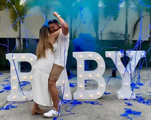 Casal achou que bebê seria menino, mas descobriu que aguarda uma menina