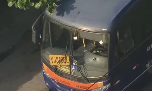 Ônibus saiu de Nova Iguaçu, na Baixada Fluminense, com destino a Vila Isabel, Zona Norte do Rio