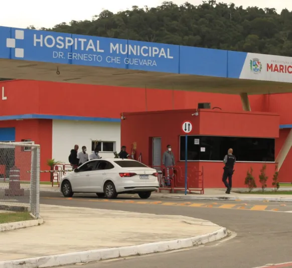Criança morre e 3 adultos ficam feridos em incêndio de casa em Maricá