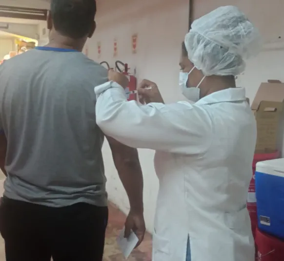 São Gonçalo leva vacinação contra o sarampo para shopping da cidade