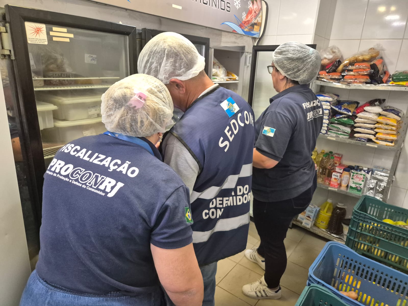 Alimentos vencidos em restaurantes são descartados no Rio