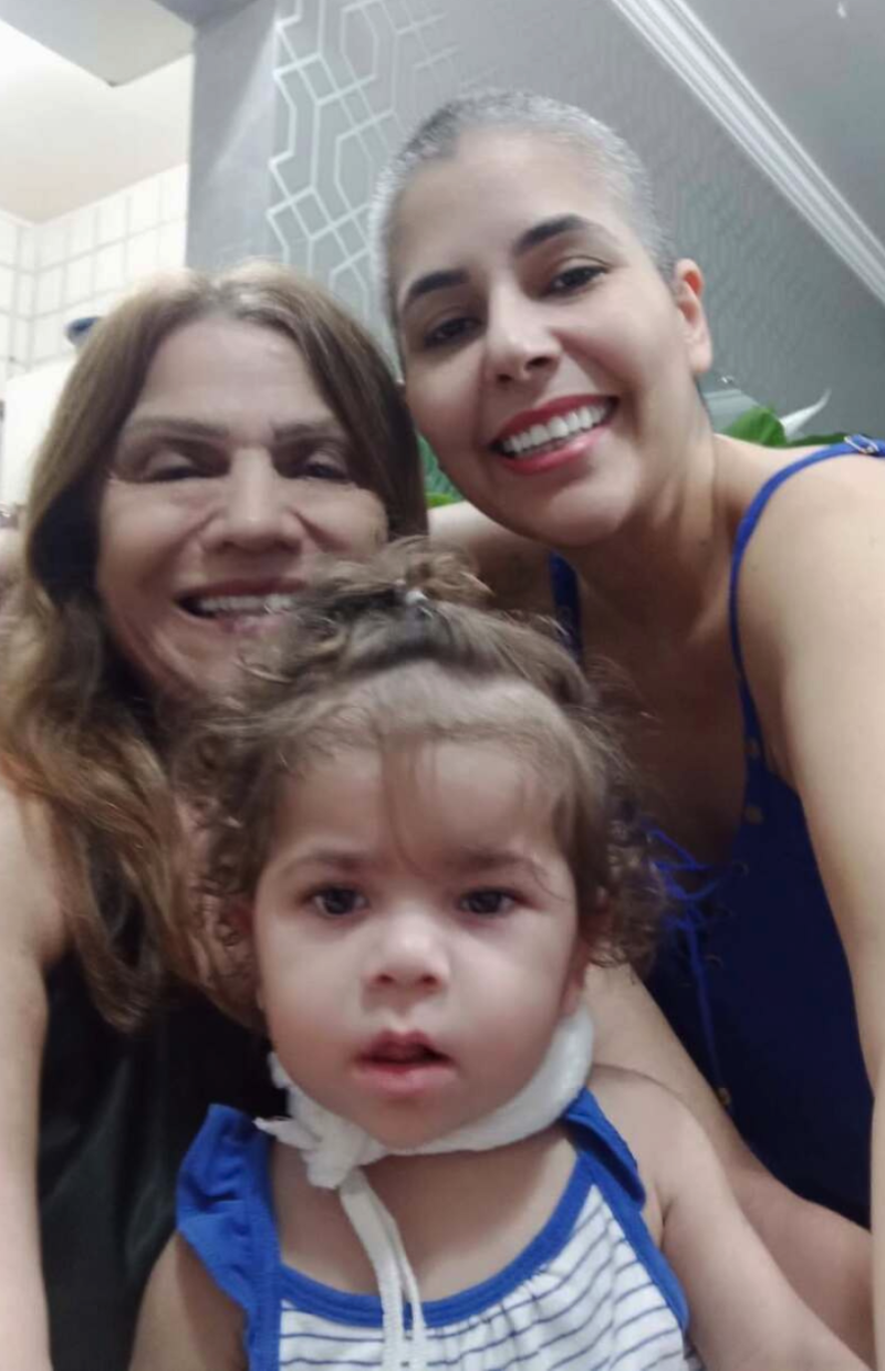 Avó, mãe e neta são encontradas mortas com cães em apartamento
