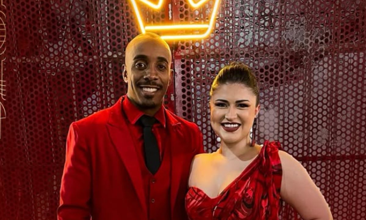 Casal de mestre-sala e porta-bandeira deixa a Viradouro