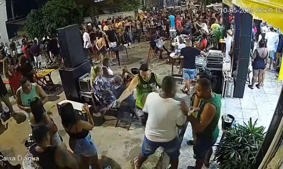 Imagem mostra assassinato em pagode lotado na Baixada