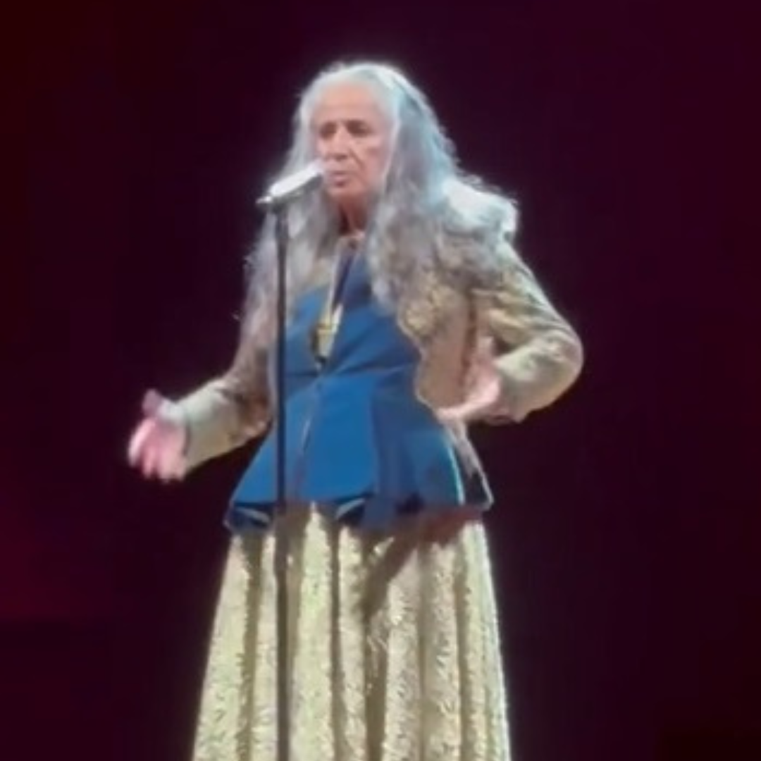 Maria Bethânia se irrita e paralisa show no Rio; vídeo