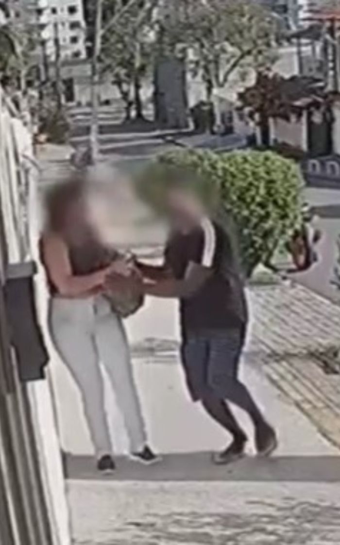 Mulher tem pertences arrancados durante assalto em Niterói; vídeo