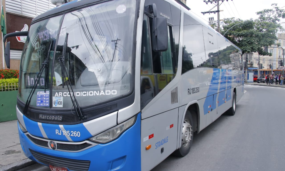 Policiais de folga podem patrulhar ônibus no Rio; Alerj aprova projeto