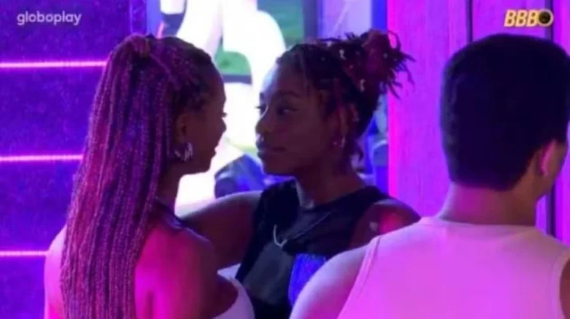 Veja o momento do beijo entre Aline e Thamiris no BBB 25