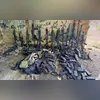 O preso (casaco branco) é levado para a Cidade da Polícia