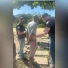 Durante a operação, os policiais buscam apreender documentos, dispositivos digitais, equipamentos de telecomunicação e registros financeiros