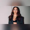 Anitta e Rei Charles se cumprimentam: encontro histórico
