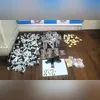 As aves estavam dentro de caixas pequenas de papelão em condições que configuram maus-tratos