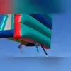 Imagem ilustrativa da imagem Brinquedo inflável voa com crianças; vídeo