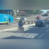 Imagem ilustrativa da imagem Cadeira de rodas em ação perigosa no trânsito de Niterói; vídeo
